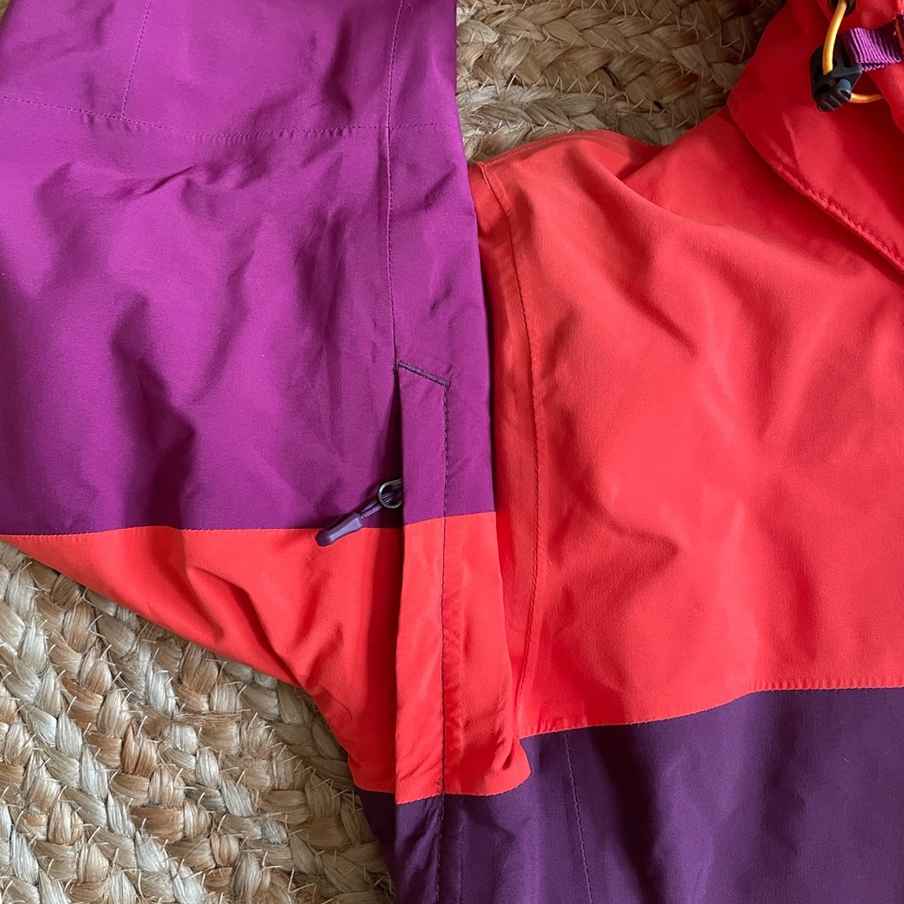 Tech ski jacket built for long days on the mountain. In excellent condition. - Picture 7 of 12